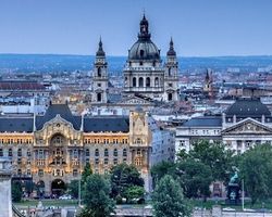 WHAT ARE THE GEOGRAPHICAL COORDINATES OF BUDAPEST?